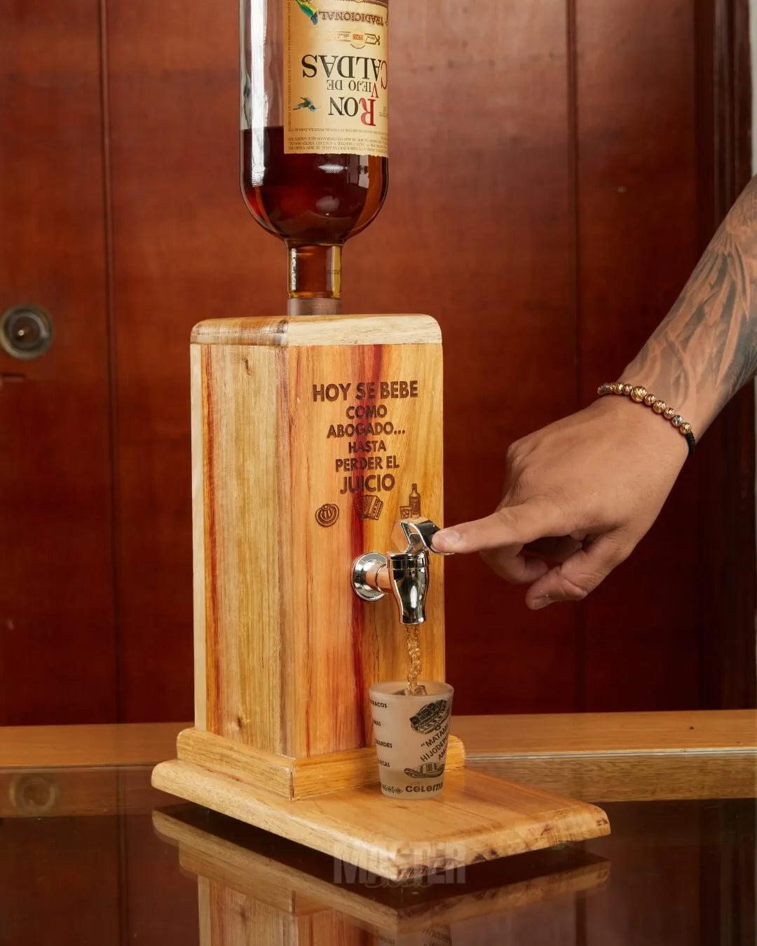 Dispensador de licor Master®